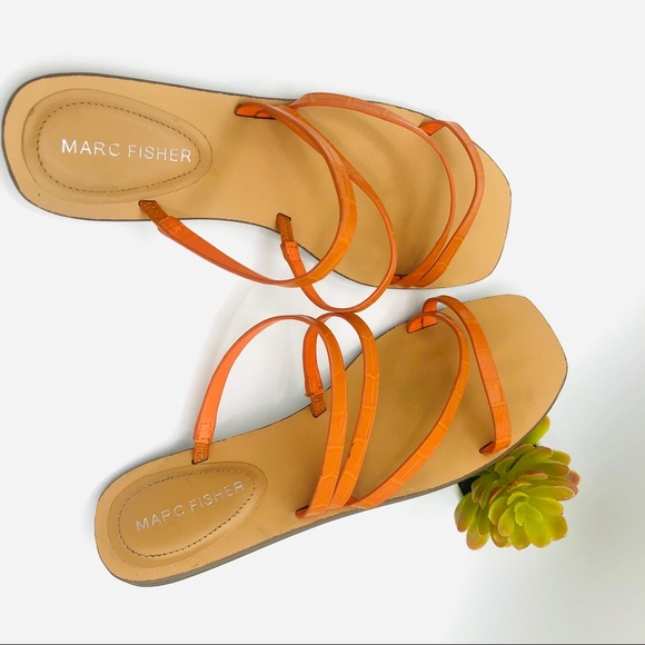 Marc Fisher Strappy Flats Slip on Sandals - Picture 2 of 8